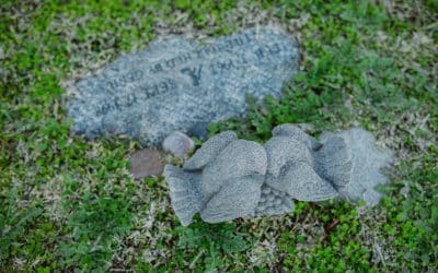 Comparing Upright Headstones to Flat Markers